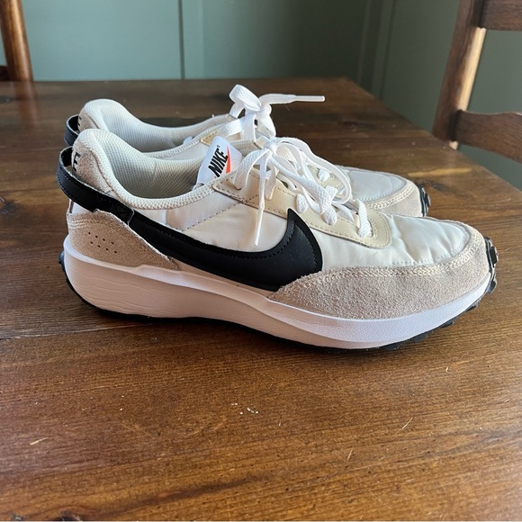 Nike Waffle White and Black Sneakers - Picture 5 of 9